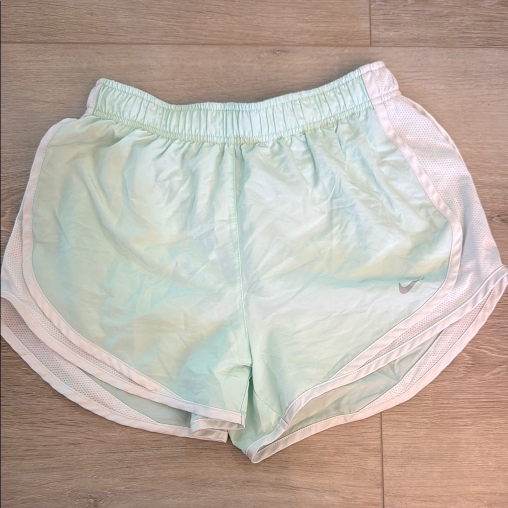 Nike Green Athletic Shorts for Performance
